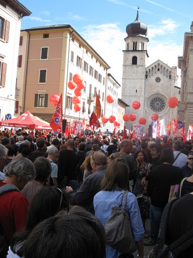 Una manifestazione della Cgil a Trento