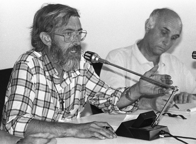 Padre Fabrizio nel 1993, con Giovanni Bianchi, al ritorno da Mir Sada