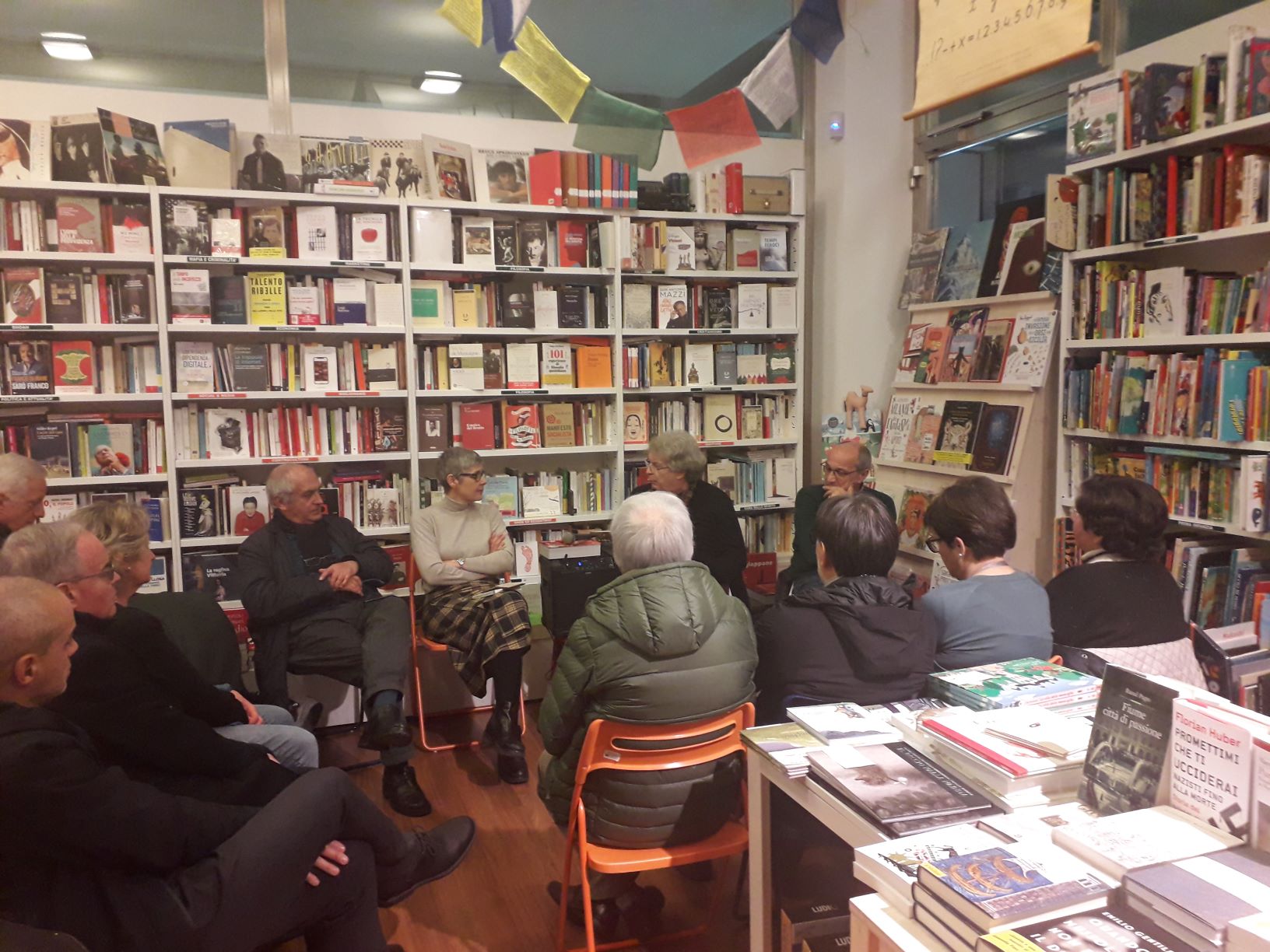 Un'immagine dell'incontro alla Libreria Arcadia di Rovereto