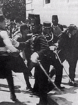 Sarajevo, 28 giugno 1914. L\'arresto di Gavrilo Princip dopo l\'assassinio dell\'arciduca Francesco Ferdinando