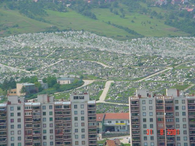 Sarajevo, brucia la Vjesnica