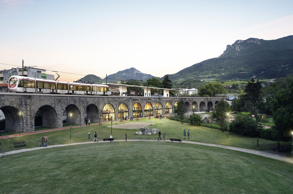 Trento. Le arcate della linea ferroviaria della Valsugana