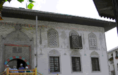 Travnik, la moschea colorata