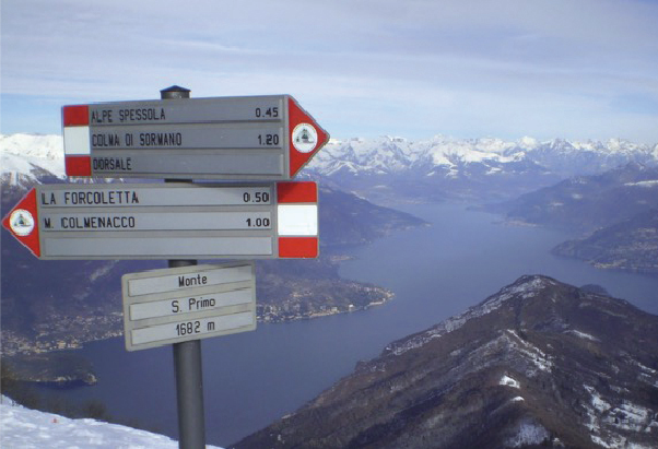 Un'immagine della zona con lo sfondo del lago di Como