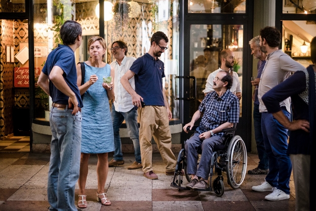 Al Café de la Paix, prima della presentazione