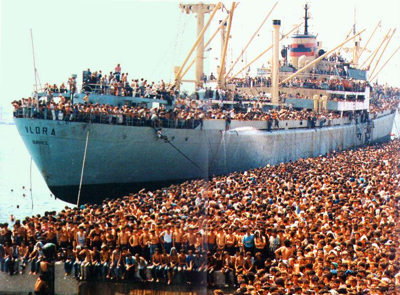 L\'arrivo a Bari della nave Vlora (agosto 1991)